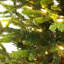 Sapin de Noël artificiel réaliste en épinette verte de 1,5 m, préilluminé avec 200 lumières DEL blanc chaud et un pot décoratif gris.