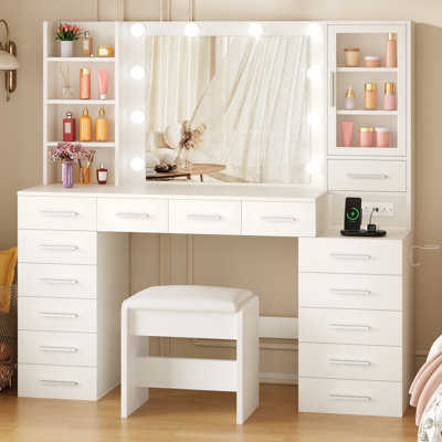 Ensemble de coiffeuse l 53,1 po Adriel avec miroir lumineux, 15 tiroirs et prise de courant
