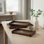 Ensemble de plateaux décoratifs élégants en bois avec poignées latérales surélevées - plateau de table basse pour décoration intérieure élégante et plateau de repose-pieds pour recevoir - plateau décoratif conçu pour organiser les essentiels - ensemble de 3, 26 po, brun