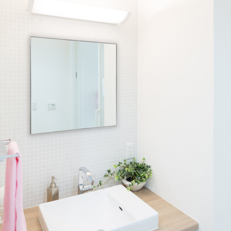 Miroir mural en métal pour salle de bain et meuble-lavabo, collection Kristveig, Rectangulaire, Chrome chrome, 26 po x 38 po