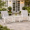 Ensemble de chaises berçantes 3 pièces Kozyard, ensemble bistro d'extérieur à bascule Textilene avec accoudoirs en bois, ensemble de conversation extérieur avec table en verre pour pelouse, porche, jardin, balcon, bord de piscine, blanc