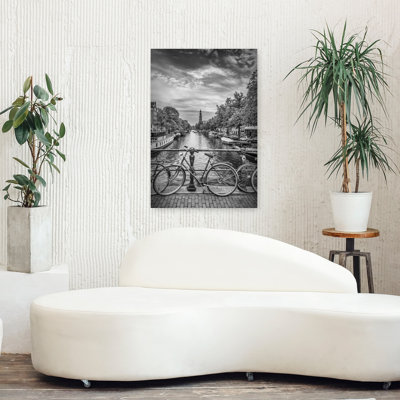 Amsterdam, pont de bicyclette sur le canal, architecture contemporaine abstraite, impression d'art mural