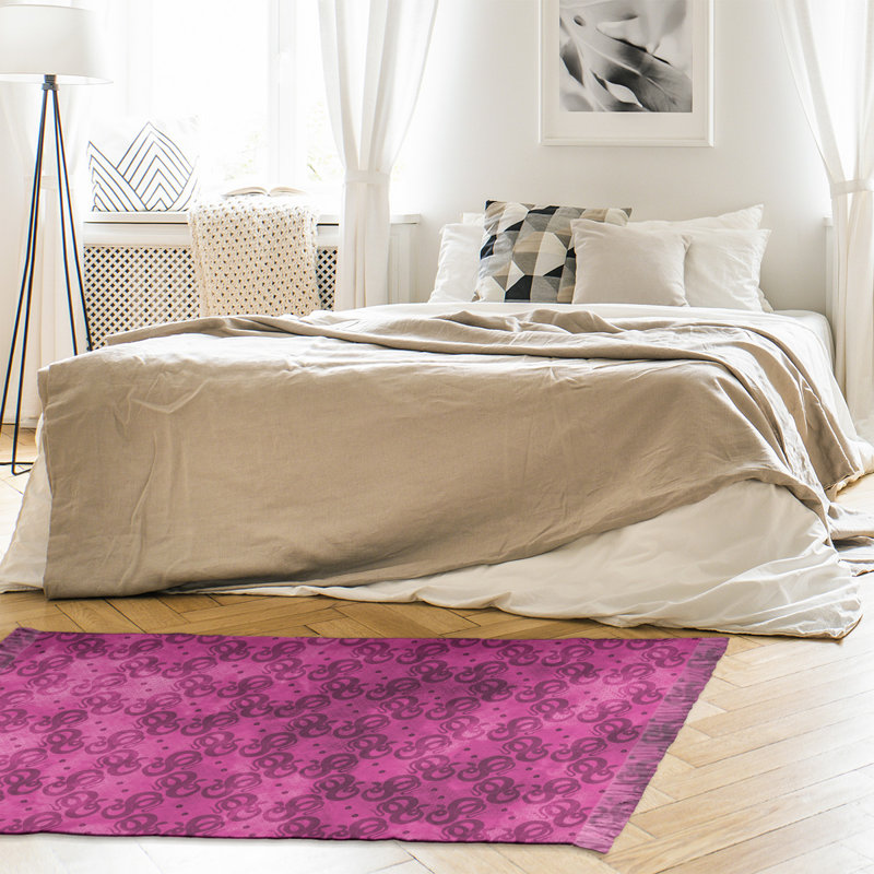 Tapis rose serpents Mcguigan, Oui