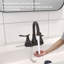 Meuble-lavabo en bronze huilé 36,5 x 25,5 x 6,5 po avec bec pivotant, bonde escamotable et deux poignées