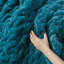 Plaid réversible en fausse fourrure froncée unie bleu sarcelle 50 x 60 po-23978475