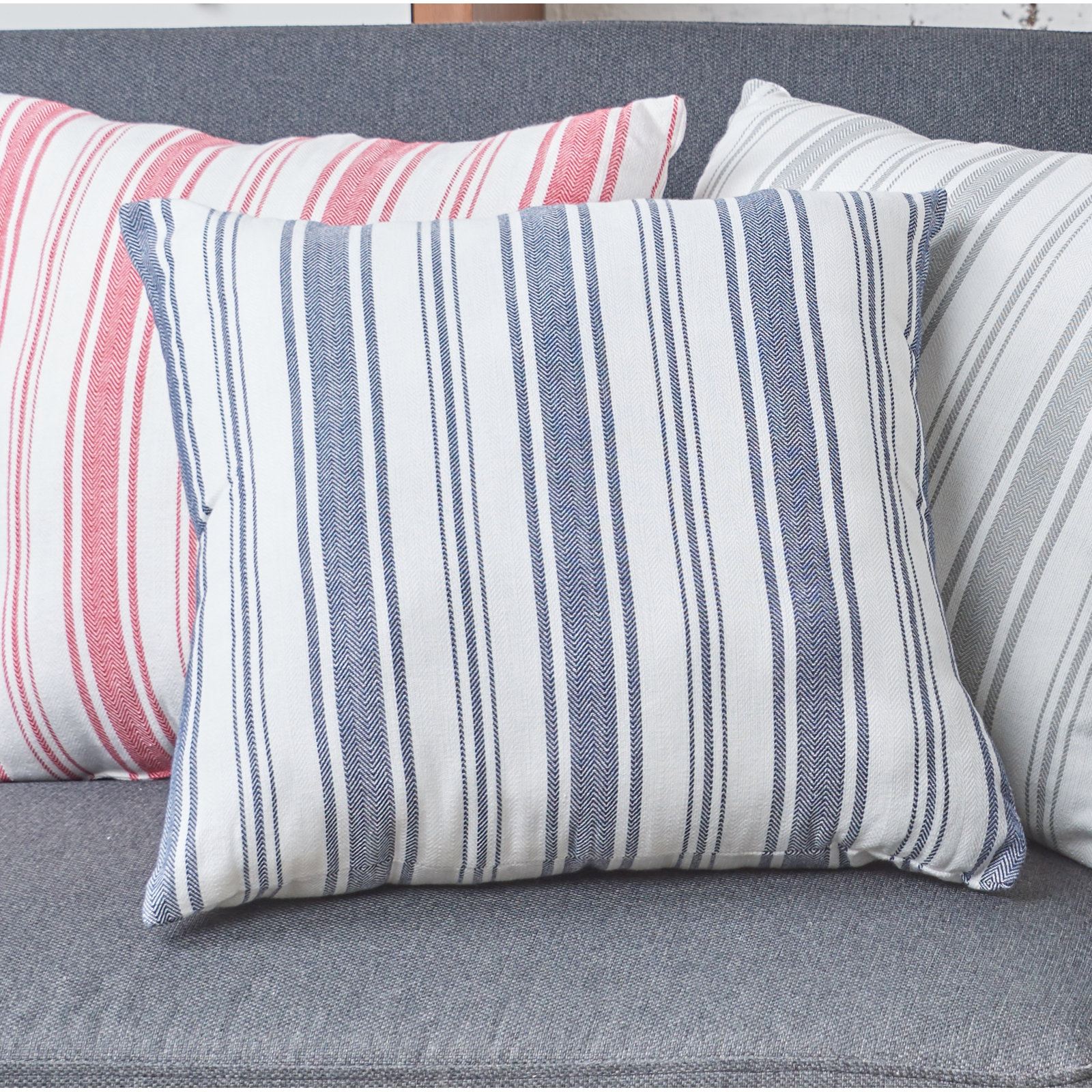 Savannah 18" x 18" Throw Pillow, Gray