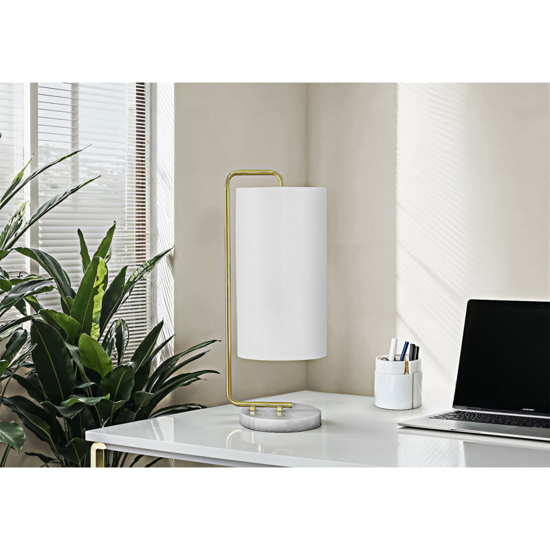 Élégante lampe de table en marbre avec bras doré et abat-jour ivoire doux