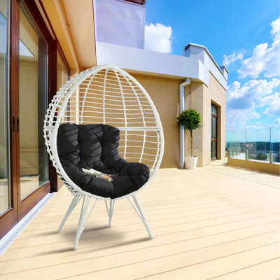 Chaise longue de patio en tissu galvanisé noir et osier blanc