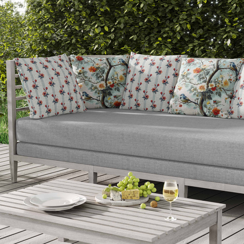 Coussin intérieur / extérieur Deux oiseaux et fleurs, Blue, Carré 18 po