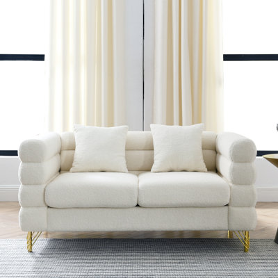 Canapé d'angle 2 places 152 cm (60 pouces), siège moelleux, blanc, avec coussins, style moderne et épuré, pieds en métal et structure en bois. Confortable et robuste.