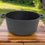 Étuve en fonte 2 en 1 avec couvercle de poêle, casserole pré-assaisonnée de 5 pintes avec deux poignées pour le camping et le barbecue