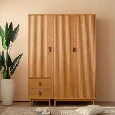 Armoire simple en bois massif à trois portes