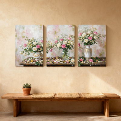 Plantes et fleurs, arrangement floral dans d'élégants vases sur une surface en bois, ensemble de 3 impressions sur toile