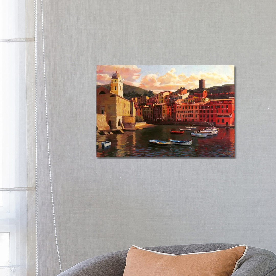 Vernazza Harbor II von Christopher Clark - Galerie-verpackte Leinwand Giclée auf Leinwand