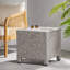 Charmante table d'appoint en rotin de polyéthylène pour un décor extérieur polyvalent