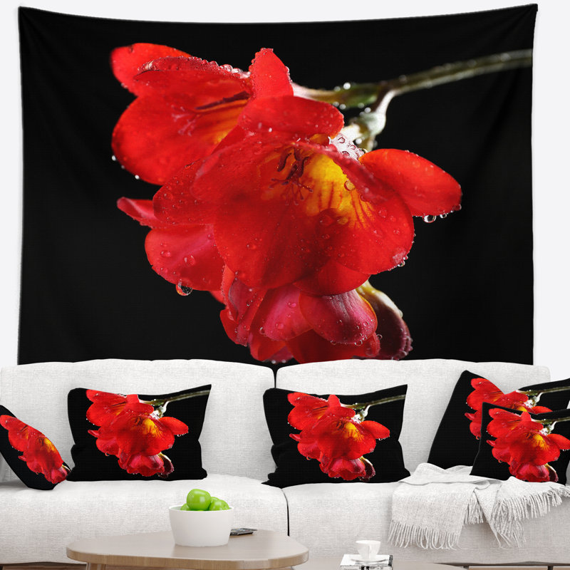 Tapisserie de fleurs sur fond noir freesia, H 50 po x l 60 po