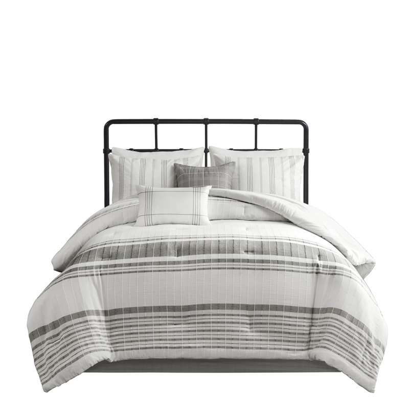 Ensemble d'édredon 6 pièces en coton pour chambre double. Blanc / gris Rayures verticales et horizontales. . Comprend un édredon, une jupe de lit et des taies décoratives. Lavable 6 rayures grises sur fond blanc. Édredon sur-rembourré. Comprend