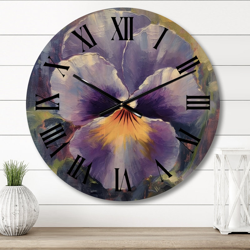 Horloge murale surdimensionnée en bois mauve et jaune Natures Pansies I, Moyenne