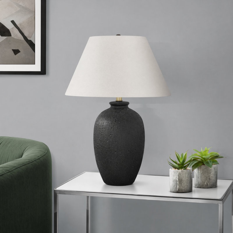 Lampe de table - 24 po de hauteur, matériau en céramique noire, ivoire et abat-jour crème