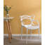 Chaise avec accoudoirs empilable à dossier échelle en blanc