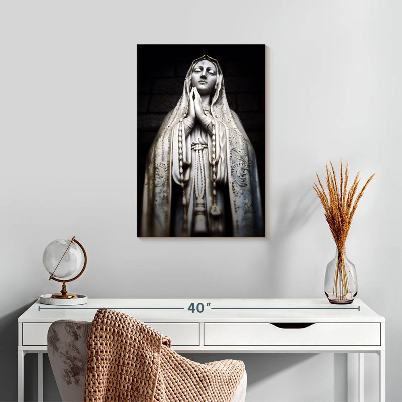 Statue de Marie Leisha, H 24 po x l 16 po