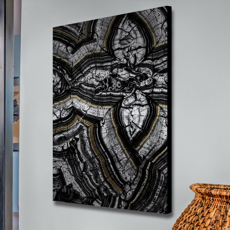 «Layer Fragments», reproduction sur métal, H 45 po x l 30 po x P 1,5 po
