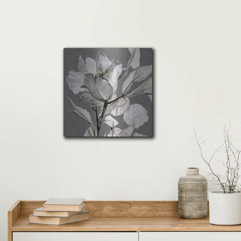 "Floral in Grey 2" par Stellar Design Studio, H 12 po x l 12 po
