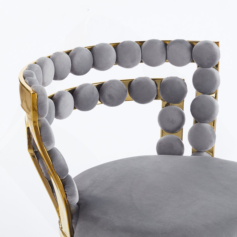 Ensemble moderne de deux chaises de bar avec pieds tubulaires en fer, coussins moelleux, dossier confortable, idéal pour plusieurs espaces