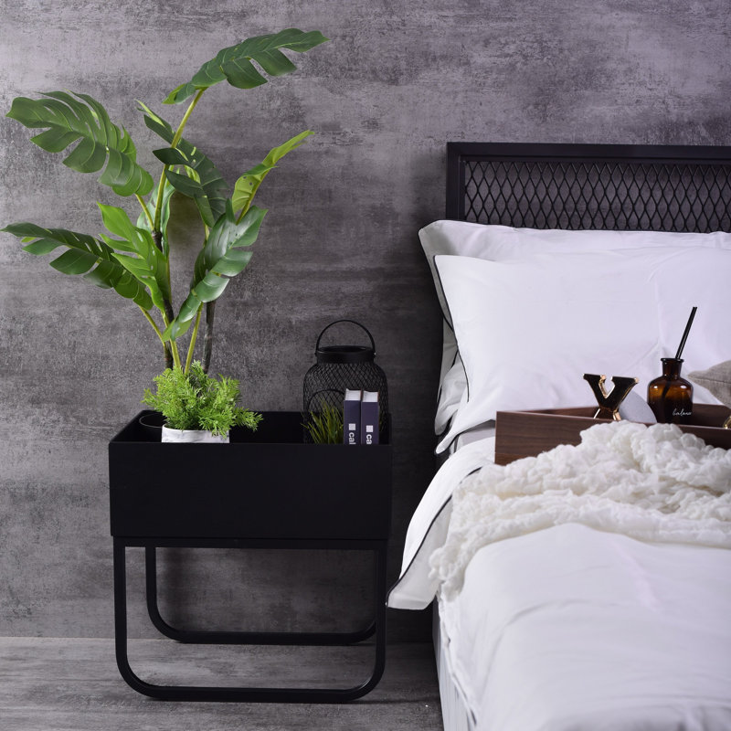 Hommes 50cm W Iron Bedside Table, Black