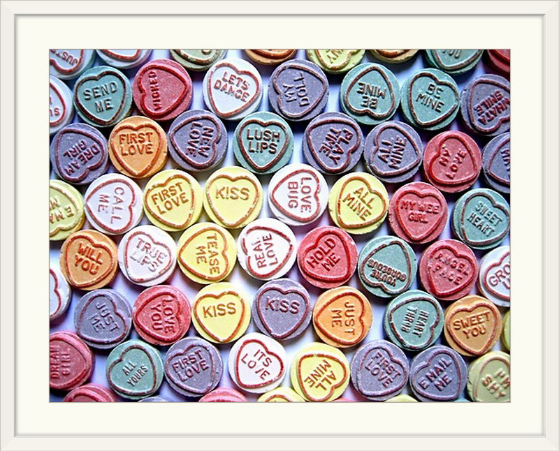 «Love Hearts Sweets - Valentines Day» par Francy, impression, H 26 po x l 32 po x P 1 po, Cadre blanc