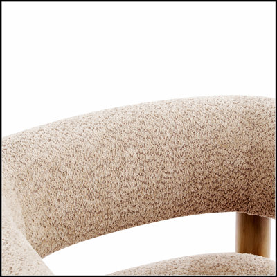 Fauteuil d'appoint rembourré Boucle avec coussins en mousse confortables et structure en bois d'hévéa robuste, parfait pour les espaces de vie modernes et confortables.