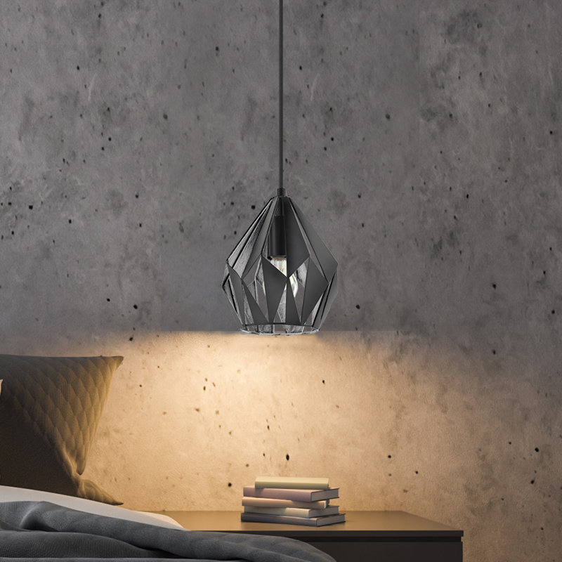 Luminaire suspendu géométrique à 1 lumière Hendry, Noir / argenté, H 72 po x l 12,25 po x P 12,25 po