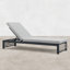 Chaise longue d'extérieur en teck Pawni-997388009