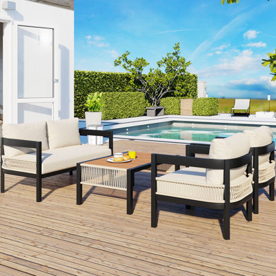 Table d'extérieur beige avec cadre en fer