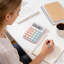 Mignonne petite calculatrice de bureau avec gros boutons et calculatrice couleur Sugar Cube-892084285