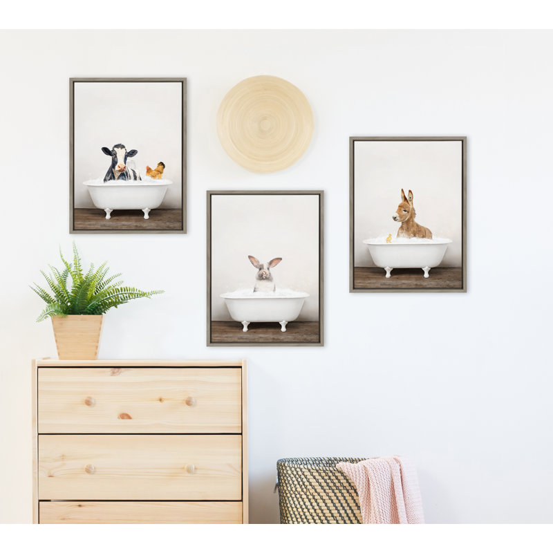 «Baby Donkey in Rustic Bath» par Amy Peterson, reproduction d'art sur toile encadrée, Encadré gris