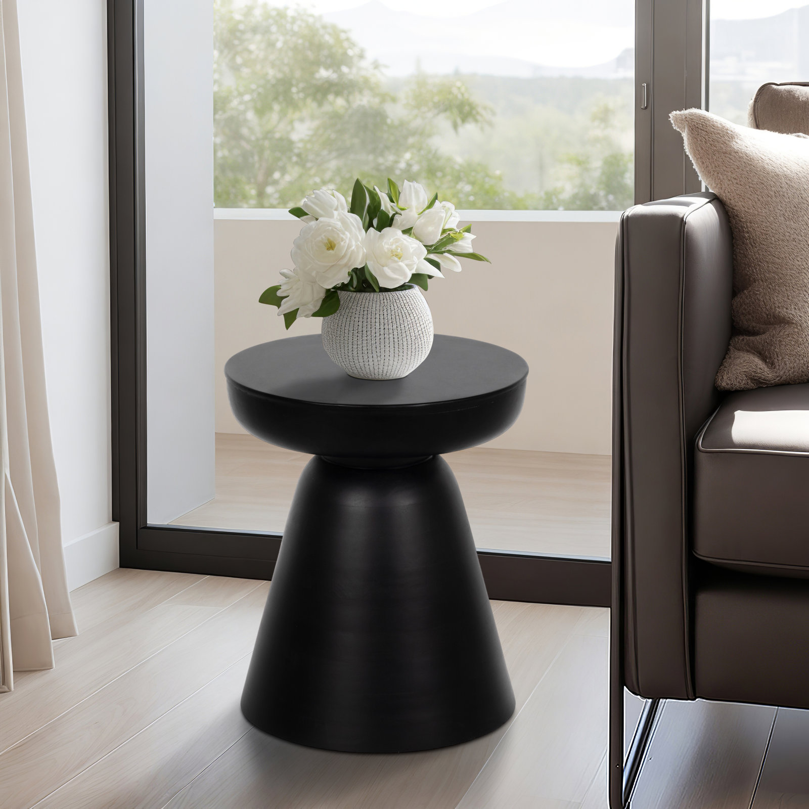 Vanola 16" End Table, Smooth Black