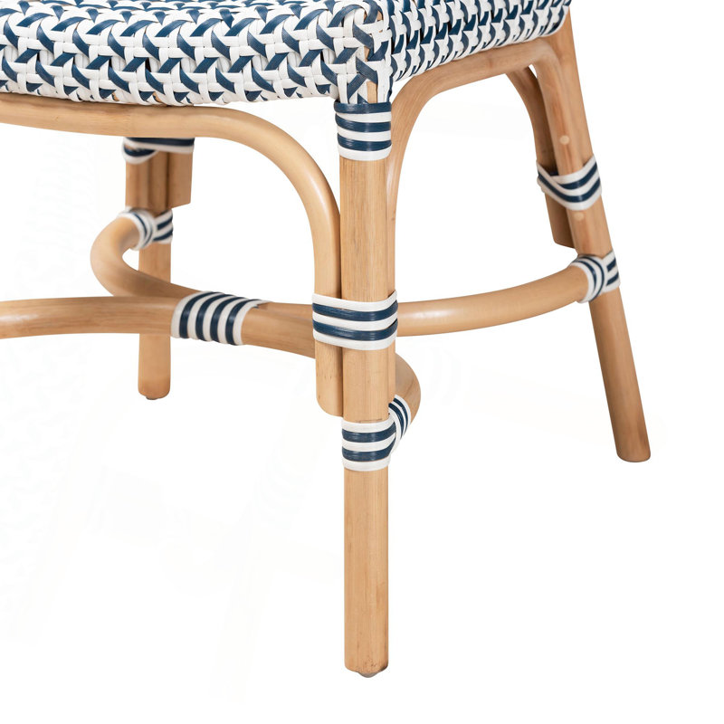 Chaise bistro moderne en rotin naturel à tissage bleu et blanc
