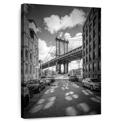 Lilie Manhattan Bridge - monochrome