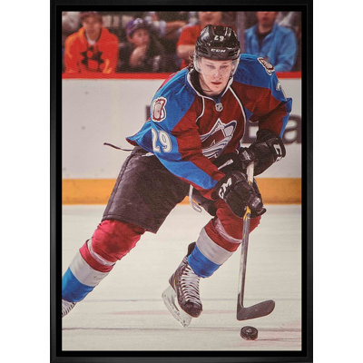 Nathan MacKinnon, Colorado, avalanche encadrée, patinage sur toile 20 x 29 avec toile rondelle