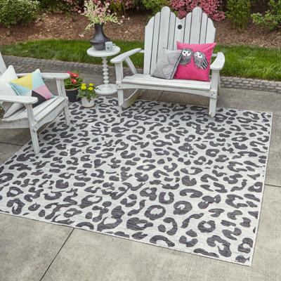 Munguia Animal Print Indoor / Outdoor Rug