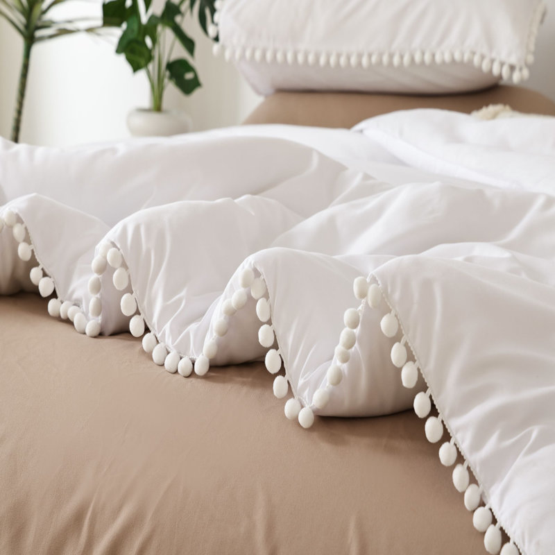 Ensemble d'édredon toutes saisons 3 pièces Superfiber Bohemian Pom, Blanc, Courtepointe grand lit + 2 taies d'oreiller standa