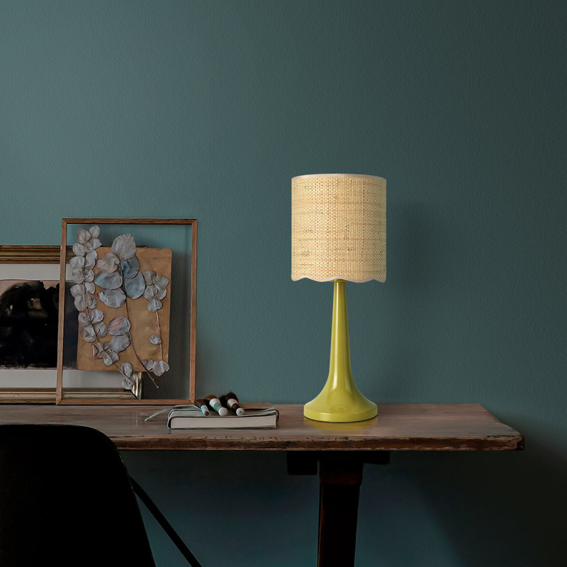 Lampe de table verte 17,32 po avec base évasée et abat-jour festonné en rotin, Vert