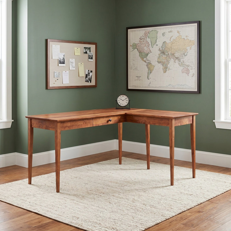 Bureau d'écriture Malani, 29.75" H x 64.25" W x 50" D, Pacanier doré