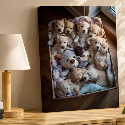 Toile dans une boîte en carton bien ajustée, un groupe réconfortant de sept reproductions d'art Golden Retriever Puppies Leurs manteaux moelleux allant de la lumière sur toile