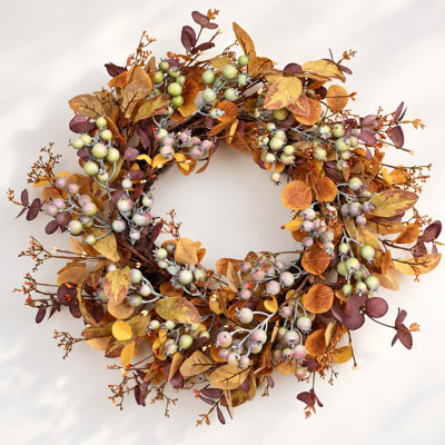 Couronne d'automne artificielle de 61 cm (24 po) avec baies et feuilles d'eucalyptus mélangées, style champêtre, pour la décoration de porte d'entrée et de maison à l'occasion de Thanksgiving.