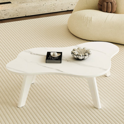 Table basse moderne blanche avec plateau et pieds en bois massif