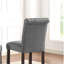 Tabouret de 2 comptoirs en bois massif gris. Sièges et dossiers rembourrés et à boutons. Pieds en bois avec finition. Chaises à haut dossier avec courbe élégante. L 23 po x P 19 po H 39,19 po. Largeur du siège 19 po, 25 po, profondeur 16,5 po. Certains-124438286