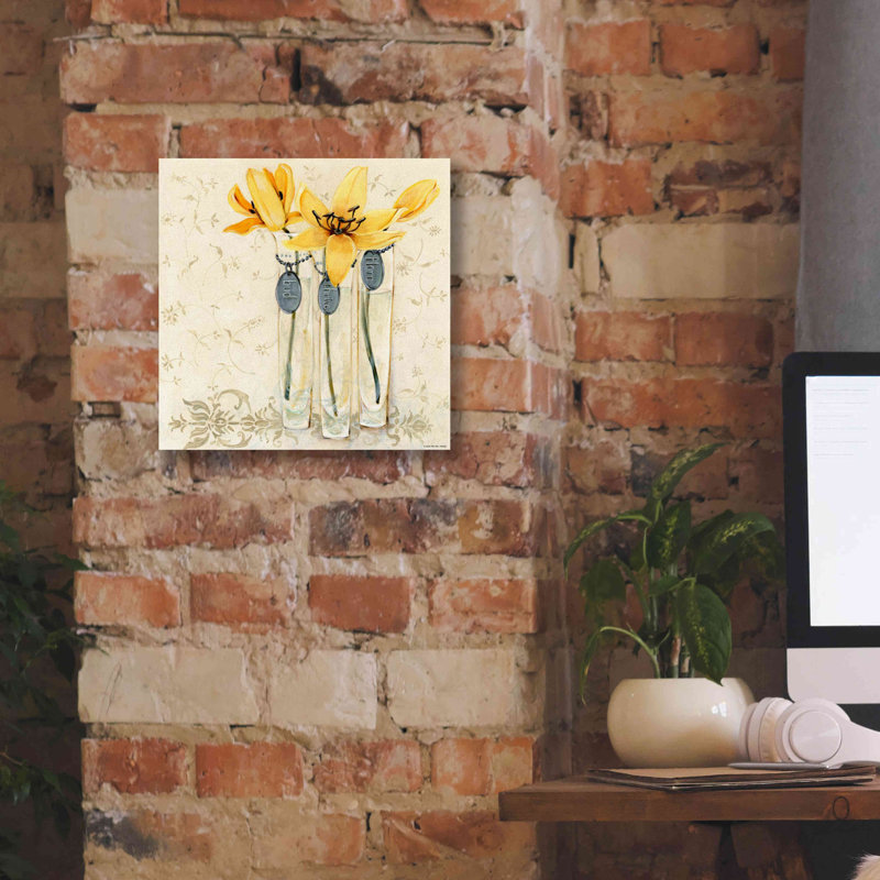 «Inspired Yellow» par Jadei, impression sur toile, H 12 po x l 12 po x P 0,75 po