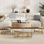 Table basse à plateau relevable moderne avec rangement et trois repose-pieds assortis, base à 3 pieds, assise blanche et naturelle au design peu encombrant, fabrication en métal pour plus de solidité